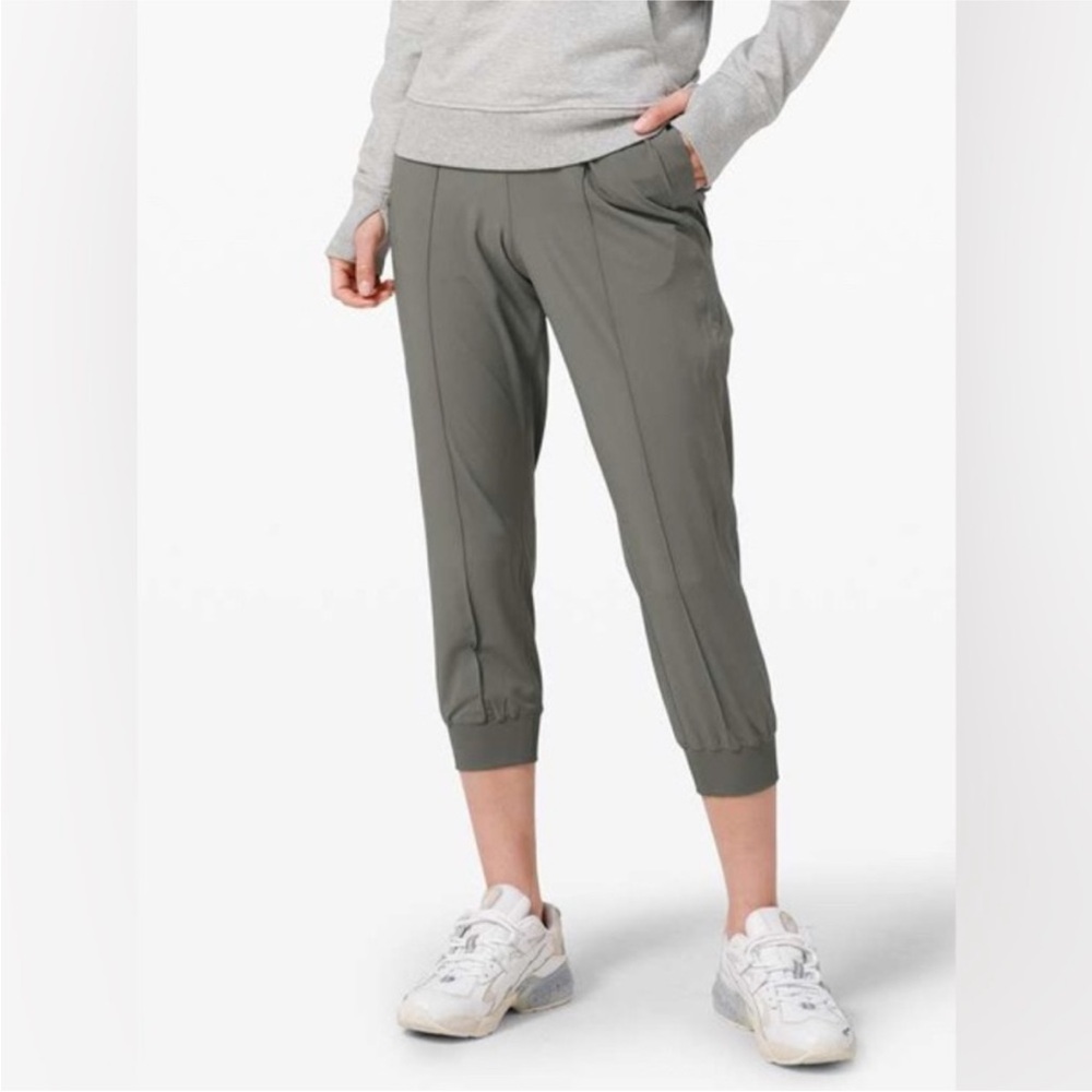 Lululemon Wanderer Cropped Jogger Gray Sage 10